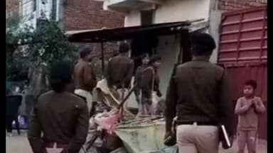 बिक्रमगंज: बिक्रमगंज में पुलिस ने रेड लाइट एरिया में की छापेमारी, 7 लोग हिरासत में, चार महिलाएं और तीन पुरुषों से पूछताछ जारी