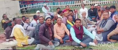 फुलपरास: फूलपरास नगर पंचायत स्थित चैती दुर्गा मंदिर परिसर में पूजा को लेकर बैठक आयोजित