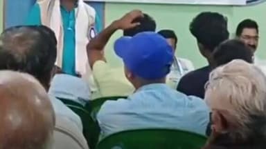 মন্দিরবাজার: মন্দিরবাজারের আচনা অঞ্চল তৃণমূল কংগ্রেসের পক্ষ থেকে কৃষক প্রশিক্ষণ শিবিরের উপস্থিত আতমা প্রকল্পের আধিকারিক।