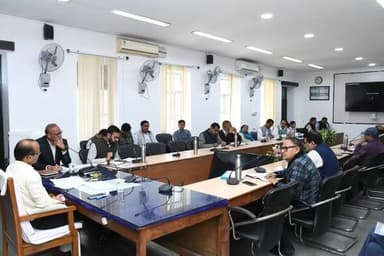 जिला कलक्टर की अध्यक्षता में साप्ताहिक समीक्षा बैठक आयोजित
बजट घोषणाओं पर एक सप्ताह में कार्ययोजना तैयार करने के दिए निर...