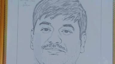 बिशुनपुरा: विशुनपुरा के प्रतियोगी छात्र ने पेंसिल से एसडीएम का चित्र बनाया, आवास पर भेंट कर आशीर्वाद लिया