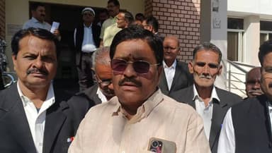 अधिवक्ता संघ रहली द्वारा शिवपुरी की घटना का किया विरोध अधिवक्ता प्रोटेक्शन एक्ट लागू करने की मांग