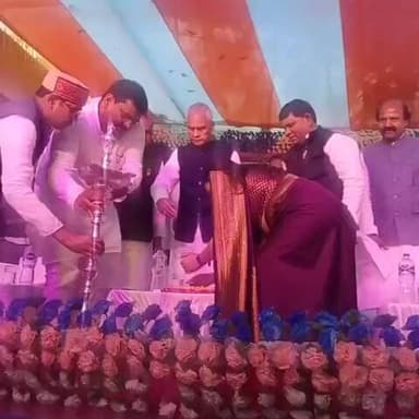 जंदाहा: जन्दाहा: बाबा बटेशवरनाथ धाम राजकीय मेला का मंत्री विजेंद्र प्रसाद यादव ने दीप प्रज्वलन कर किया उद्घाटन