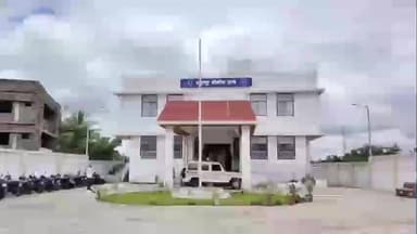 शिरोळ: यड्राव येथे सिलबंद कुलूप तोडून बँकेने लावलेली नोटीस फाडून अतिक्रमण प्रकरणी शहापूर पोलीस ठाण्यात चौघांवर गुन्हा दाखल