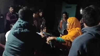 নওদা: শ্যামনগর মাঠপাড়ায় অগ্নিকাণ্ডে পুড়ে গেল ৩টি বাড়ি, পরিবারের পাশে ব্লক তৃণমূল সভাপতি