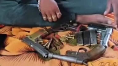 सहार: चौरी थाना क्षेत्र में अवैध हथियार लहराते फोटो-वीडियो हुआ वायरल, फोटो में दिखाई दे रहा है हथियारों का जखीरा