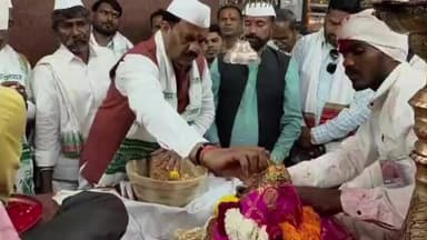 સાગબારા: ભાજપ નેતા ગણપત ભાઈ વસાવાએ દેવમોગરા માતાજી ના દર્શન કર્યા.