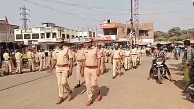 కాగజ్నగర్: కాగజ్ నగర్ పట్టణంలో పోలీసుల ఫ్లాగ్ మార్చ్