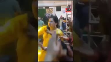 ND Live DMदिव्या मित्तलऔरSDM दिशा श्रीवास्तव का देसी डांस यूपी का ये वीडियो #DeoriaDM #ViralDance