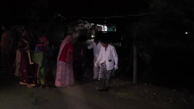 बागली: बागली-बेहरी मार्ग पर अस्पताल से 1 किमी दूर प्रसूता की डिलीवरी, 1 घंटे बाद भी एंबुलेंस नहीं पहुंची