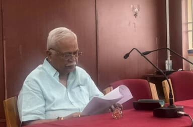 ಹಳಿಯಾಳ: ವಿಧಾನಸಭಾ ಕ್ಷೇತ್ರ ವ್ಯಾಪ್ತಿಯಲ್ಲಿ ಕುಡಿಯುವ ನೀರಿನ ಸಮಸ್ಯೆಗಳ ಕುರಿತು ತಹಶೀಲ್ದಾರ್ ಕಾರ್ಯಾಲಯದಲ್ಲಿ ಸಭೆ ನಡೆಸಿದ ಶಾಸಕ ಆರ್.ವಿ.ದೇಶಪಾಂಡೆ