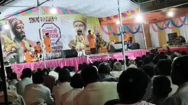 सेनगाव: आजेगाव येथे शिवजन्मोत्सव सोहळ्यानिमित्त प्रसिद्ध शिवशाहीर सुरेश जाधव यांचा पोवाड्याचा कार्यक्रास सुरुवात