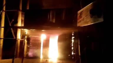 ಇಳಕಲ್: ನಗರದಲ್ಲಿ ಶಾರ್ಟ್ ಸರ್ಕ್ಯೂಟನಿಂದ ಬೆಂಕಿಗೆ ಅಹುತಿಯಾದ ಗ್ಯಾರೇಜ್, ಎಂಟಹ ಬೈಕ್ ಸುಟ್ಟು ಕರಕಲು