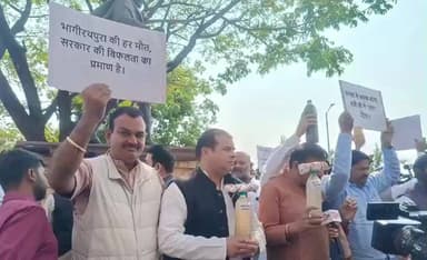 सुसनेर: विधानसभा बजट सत्र: सुसनेर विधायक भैरोसिंह बापू ने इंदौर जल कांड को लेकर किया प्रदर्शन