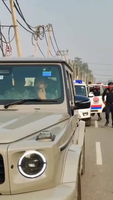 बापौली: विधायक ने मृतक के परिजन की दुकान का ताला तोड़कर खुलवाई, कहा- निडर रहें