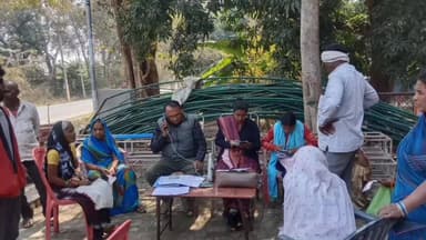 निज़ामाबाद: हुसामपुर बड़ागांव में फॉर्मर रजिस्ट्री कैंप में 300 रुपये वसूली का आरोप, शिकायत के बाद कार्रवाई रुकी