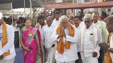 సారంగాపూర్: మహా శివరాత్రి సందర్భంగా రాజేశ్వర స్వామి దేవస్థానంలో ప్రత్యేక పూజలలో పాల్గొన్న మాజీ మంత్రి జీవన్ రెడ్డి