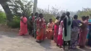 బీటెక్ విద్యార్థి మృతి.. కుటుంబ సభ్యులు పాఠశాల ఆవరణం ముందు నిరసన