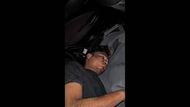 कसडोल: कसडोल थाना चौक में तेज रफ्तार का कहर: अनियंत्रित कार होर्डिंग बोर्ड से टकराई, दो युवक बाल-बाल बचे, वीडियो हुआ वायरल