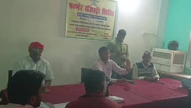 शाहकुंड: प्रखंड कार्यालय में फॉर्मल आईडी बनाने को लेकर प्रखंड विकास पदाधिकारी ने जनप्रतिनिधियों के साथ की बैठक