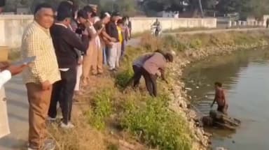 मधुबन: ढीलई फिरोजपुर इलाके में पोखरे में मछली मार रहे लोगों को मिली संदिग्ध बाइक, पुलिस मामले की जांच में जुटी