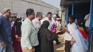 வாணியம்பாடி: நியுடவுன் பகுதியில் உள்ள திமுக மாவட்ட அலுவலகத்தில் திமுகவில் இணைந்த அதிமுக முன்னாள் அமைச்சர் மாவட்ட செயலாளரை நேரில் சந்திப்பு