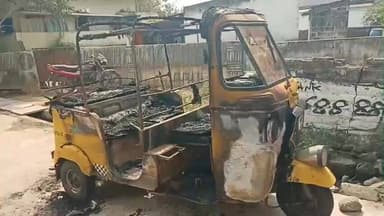 కోదాడ: కోదాడలో రాజకీయ చిచ్చు: కాంగ్రెస్ కార్యకర్త ఆటో దహనం!