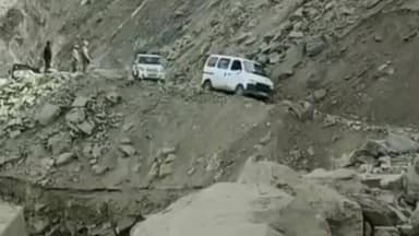 हंगरंग: कई घंटों के बाद मलिंग नाला के समीप सड़क बहाल, वाहनों की आवाजाही शुरू हुई