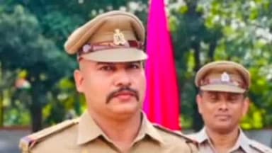 करनैलगंज: जमीनी विवाद पर एकतरफा कार्रवाई का आरोप, परसपुर थानाध्यक्ष को किया गया लाइन हाजिर, नए SHO की हुई नियुक्ति