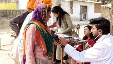 सावर: अजगरा में निःशुल्क होम्योपैथिक स्वास्थ्य जाँच एवं चिकित्सा शिविर आयोजित, गोद ग्राम योजना के तहत 43 जनों को मिला लाभ