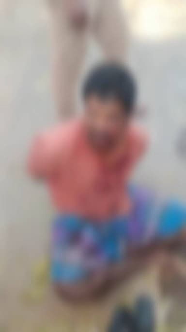 அணைக்கட்டு: வேலங்காடு பகுதியில் வீட்டில் பூட்டை உடைத்து நகை திருடிக் கொண்டிருக்கும் பொழுது கையும் களவுமாக பிடித்து பொதுமக்கள் தர்ம அடி போலீசார் விசாரணை