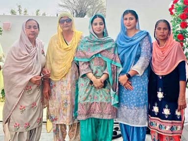 ਬਾਘਾ ਪੁਰਾਣਾ: ਅੱਜ ਵਿਧਾਇਕ ਅਮ੍ਰਿਤਪਾਲ ਸੁਖਾਨੰਦ ਵੱਲੋਂ ਵੱਖ-ਵੱਖ ਪ੍ਰੋਗਰਾਮਾਂ ਵਿੱਚ ਸ਼ਿਰਕਤ ਕਰਕੇ ਆਪਣੇ ਲੋਕਾਂ ਨਾਲ ਖੁਸ਼ੀ ਦੇ ਨਿੱਘੇ ਪਲ ਸਾਂਝੇ ਕੀਤੇ