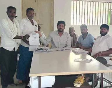 బాన్సువాడ: కోనాపూర్ రైతువేదికలో ఫార్మర్ ఐడి, పంటసాగు వివరాలు ఆన్ లైన్ లో నమోదు, వ్యవసాయ విస్తరణ అధికారి జ్ఞానేశ్వర్