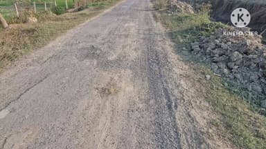 किशनी: हिम्मतपुर के ग्रामीण नारकीय जीवन जी रहे, मुख्य सड़क जर्जर, ग्रामीणों ने डीएम से कार्य निर्माण की मांग की