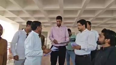 मल्हारगढ़: सेमलिया काजी में कब्रिस्तान के बीच रास्ता बनाने के मामले को लेकर सुशासन भवन पहुंचे मुस्लिम समाज के लोग