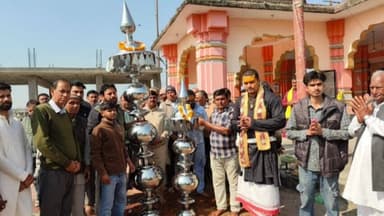 नालागढ़: रामसरन माजरा में नवनिर्मित हनुमान मंदिर के गुंबद पर कलश की स्थापना की गई