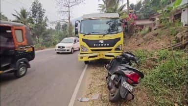 ദേവികുളം: ദേശീയപാതയിൽ അടിമാലി വള്ളപ്പടിക്ക് സമീപം ലോറിയും സ്കൂട്ടറും കൂട്ടിയിടിച്ച് അപകടം, ഒരാൾ മരിച്ചു