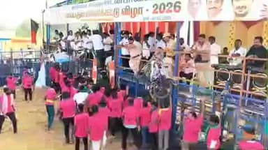 ராசிபுரம்: தாண்டாகவுண்டம்பாளையத்தில் நடைபெற்ற ஜல்லிக்கட்டு போட்டியில் காளை அடக்கிய வீரர்களுக்கு சைக்கிள் பரிசாக வழங்கப்பட்டன