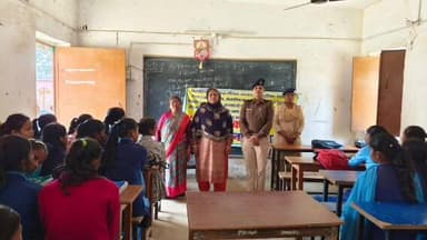 बथनाहा: सीतामढ़ी: टांडसपुर विद्यालय में महिला सशक्तिकरण सभा, छात्राओं को दी गई जागरूकता