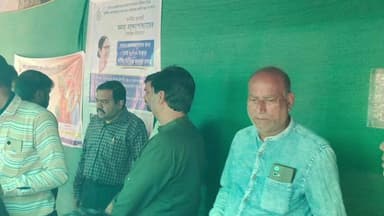 খয়রাশোল: খয়রাশোলে ভাতা ক্যাম্পে সাধারণ মানুষের পাশে উজ্জ্বল কাদেরী