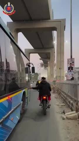 सीलमपुर: न्यू उस्मानपुर थाना पुलिस ने सड़क पर स्टंट बाजी करने वाले को किया गिरफ्तार