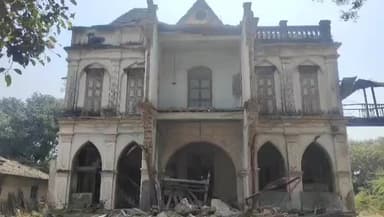 હાંસોટ: ઈલાવ ગામમાં આવેલ પારસી શેઠના 100 વર્ષ પેલેસને તસ્કરોએ નિશાન બનાવી ચોરી કરવાના મામલામાં પોલીસે 4 આરોપીઓની ધરપકડ કરી