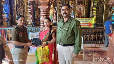 ಯಲ್ಲಾಪುರ: ಜಾತ್ರೆಯಲ್ಲಿ ಕಳೆದುಕೊಂಡಿದ್ದ ಮೊಬೈಲ್,ಪರ್ಸ್ ವಾರಸುದಾರರಿಗೆ ಹಸ್ತಾಂತರ,ಪೋಲೀಸರ ಕಾರ್ಯಕ್ಕೆ ಶ್ಲಾಘನೆ