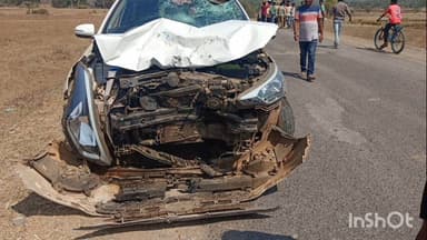 बास्तानार: आलनार-नरीपानी के बीच कार और बाइक की जबरदस्त टक्कर, बाइक सवार घायल