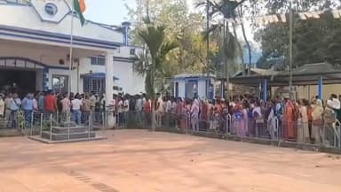 মাদারিহাট: মাদারিহাট থানায় বিক্ষোভ প্রদর্শন আদিবাসী সংগঠনের