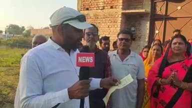 हरिहरगंज: वार्ड संख्या 12 की प्रत्याशी सूरज देवी ने समर्थकों के साथ क्षेत्र में चलाया जनसंपर्क अभियान