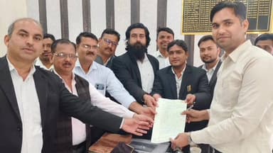 बेगुं: बेगू डोराई मार्ग पर हो रहे अवैध अतिक्रमण को हटवाने की मांग कर अधिवक्ताओं ने बेगू एसडीएम को ज्ञापन सौंपा