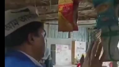 মাটিয়া: কৃষ্ণাইত ৰাইজৰ লগত মত বিনিময় কৰে গোৱালপাৰা পূৱ সমষ্টিৰ আপৰ প্ৰাৰ্থী জিন্না আমিৰ হুছেইনে