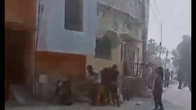 खड्डा: बेल्चा से बुजुर्ग पर हमला: सिसवा मनिराज का वीडियो हुआ वायरल, चार नामजद पर दर्ज हुआ मुकदमा