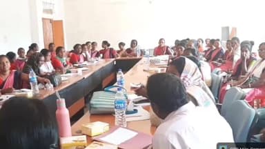 जलडेगा: जलडेगा प्रखंड सभागार में आंगनबाड़ी सहायिका व सेविकाओं को दिव्यांग बच्चों पर एक दिवसीय प्रशिक्षण